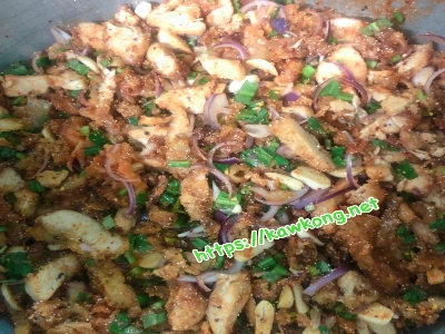 ข้าวยำไก่แซ่บ